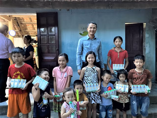 Vinamilk trao tặng những cơ hội cùng chương trình “Cặp lá yêu thương“ - Hình 2 Vinamilk trao tang nhung co hoi cung chuong trinh “Cap la yeu thuong“-Hinh-2