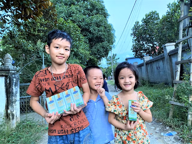 Vinamilk trao tặng những cơ hội cùng chương trình “Cặp lá yêu thương“ - Hình 3 Vinamilk trao tang nhung co hoi cung chuong trinh “Cap la yeu thuong“-Hinh-3