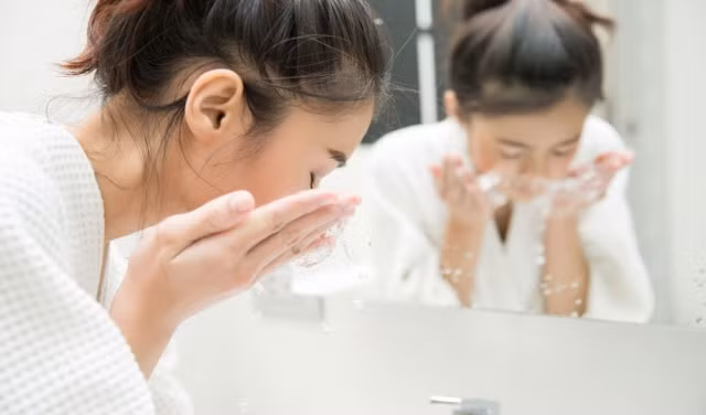 Bí quyết giúp chị em tạm biệt da dầu chỉ với 5 phút mỗi ngày Bi quyet giup chi em tam biet da dau chi voi 5 phut moi ngay
