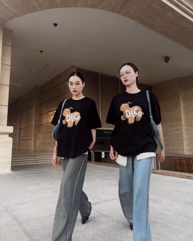 Nhan sắc cực phẩm của cặp chị em sinh đôi - Hình 10 Nhan sac cuc pham cua cap chi em sinh doi-Hinh-10