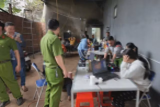 Lừa đảo chiếm đoạt hàng ngàn tỷ đồng trên mạng, nhóm đối tượng bị bắt - Hình 2 Lua dao chiem doat hang ngan ty dong tren mang, nhom doi tuong bi bat-Hinh-2