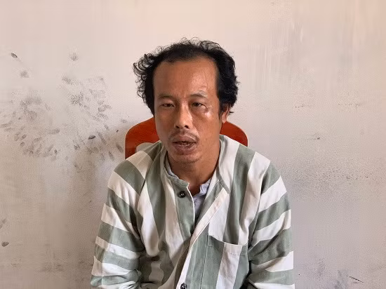 Chồng dùng liềm cắt cổ vợ hờ chết tại chỗ Chong dung liem cat co vo ho chet tai cho