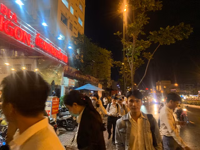 Công an xuyên đêm khám xét trụ sở Công ty Alibaba của Nguyễn Thái Luyện - Hình 3 Cong an xuyen dem kham xet tru so Cong ty Alibaba cua Nguyen Thai Luyen-Hinh-3