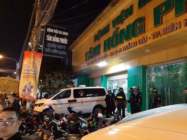 Khởi tố giang hồ Toàn 'đen' trong vụ khống chế giám đốc bệnh viện Tâm Hồng Phước - Hình 2 Khoi to giang ho Toan 'den' trong vu khong che giam doc benh vien Tam Hong Phuoc-Hinh-2