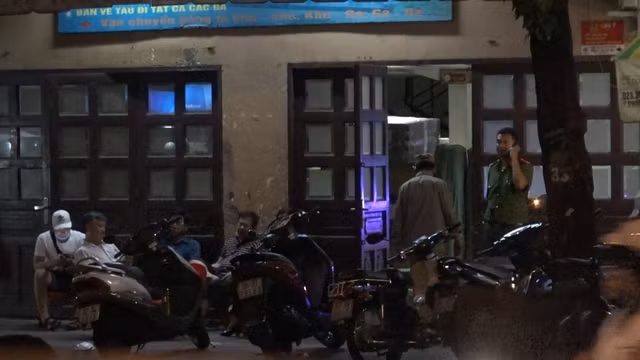 Kẻ giết vợ rồi gọi mẹ tới nhận xác đã treo cổ, uống thuốc độc nhưng không chết - Hình 2 Ke giet vo roi goi me toi nhan xac da treo co, uong thuoc doc nhung khong chet-Hinh-2