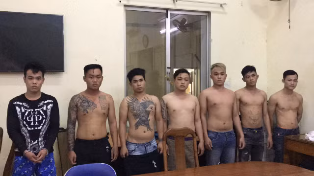 Từ vụ đập phá nhà hàng lần ra nhóm giang hồ cộm cán nhiều tiền án tiền sự - Hình 2 Tu vu dap pha nha hang lan ra nhom giang ho com can nhieu tien an tien su-Hinh-2