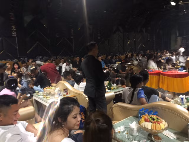 Đột kích vũ trường ở Sài Gòn phát hiện hàng chục dân chơi dương tính với ma tuý - Hình 2 Dot kich vu truong o Sai Gon phat hien hang chuc dan choi duong tinh voi ma tuy-Hinh-2