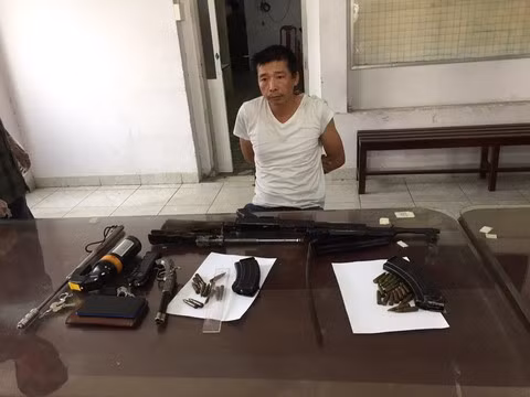 Nguoi dan ong mang sung K56 cung 29 vien dan di dao pho Sai Gon