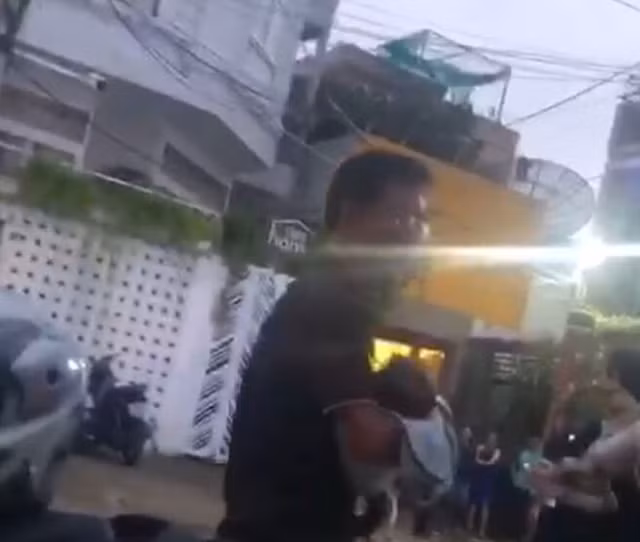 Người phụ nữ tố thẩm phán và giảng viên “bắt cóc” 3 trẻ em được về lại nhà - Hình 3 Nguoi phu nu to tham phan va giang vien “bat coc” 3 tre em duoc ve lai nha-Hinh-3