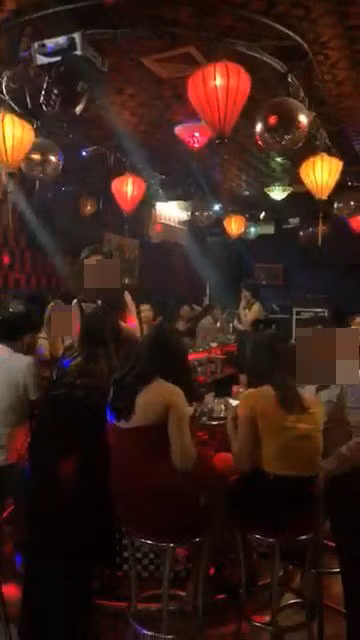 Gần 100 dân chơi tổ chức phê ma tuý trong quán bar 141 ở Sài Gòn Gan 100 dan choi to chuc phe ma tuy trong quan bar 141 o Sai Gon