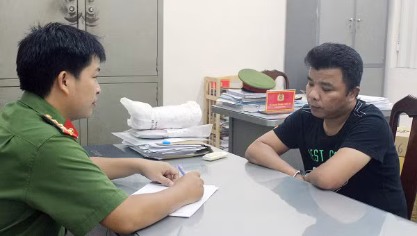 Khởi tố giang hồ Toàn 'đen' trong vụ khống chế giám đốc bệnh viện Tâm Hồng Phước Khoi to giang ho Toan 'den' trong vu khong che giam doc benh vien Tam Hong Phuoc