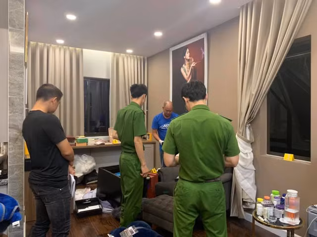 Ca sĩ Nhật Kim Anh báo mất trộm 100 cây vàng, nhẫn kim cương và 500 triệu đồng - Hình 2 Ca si Nhat Kim Anh bao mat trom 100 cay vang, nhan kim cuong va 500 trieu dong-Hinh-2