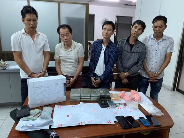 3 anh em ruột từ Nam Định vào Sài Gòn buôn ma túy 3 anh em ruot tu Nam Dinh vao Sai Gon buon ma tuy