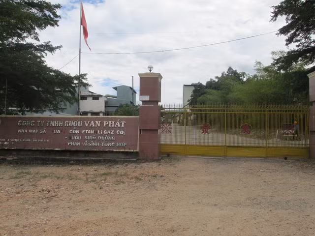 Sau Thuận Thảo, thêm một ‘Bông hồng vàng’ Phú Yên bị phát mại tài sản Sau Thuan Thao, them mot ‘Bong hong vang’ Phu Yen bi phat mai tai san
