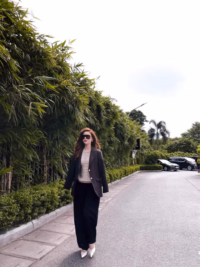 Hot girl 'hái ra tiền' chia sẻ 'áp lực' khi làm người nổi tiếng Hot girl 'hai ra tien' chia se 'ap luc' khi lam nguoi noi tieng