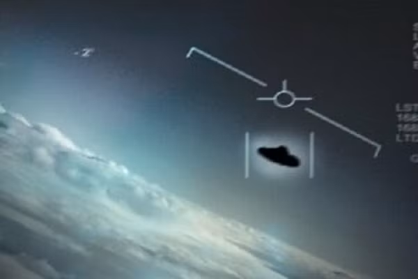 Cựu sĩ quan Lầu Năm Góc tiết lộ gây sốc về "Tic Tac UFO" - Hình 4 Cuu si quan Lau Nam Goc tiet lo gay soc ve