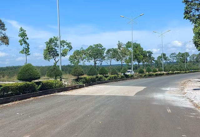 Dong Xoai (Binh Phuoc): Vi sao duong Ho Xuan Huong cu sua lai hong?