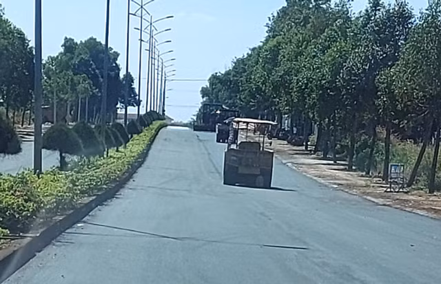 Dong Xoai (Binh Phuoc): Vi sao duong Ho Xuan Huong cu sua lai hong?-Hinh-5