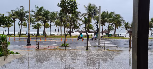 Nhà hàng, khách sạn trên tuyến đường 5 sao ở Đà Nẵng bỏ hoang vì vắng khách - Hình 10 Nha hang, khach san tren tuyen duong 5 sao o Da Nang bo hoang vi vang khach-Hinh-10