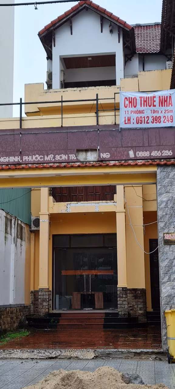 Nhà hàng, khách sạn trên tuyến đường 5 sao ở Đà Nẵng bỏ hoang vì vắng khách - Hình 16 Nha hang, khach san tren tuyen duong 5 sao o Da Nang bo hoang vi vang khach-Hinh-16