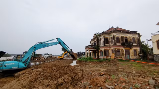 Biet thu co o Dong Nai hon 100 tuoi nguy co bi xoa so-Hinh-6