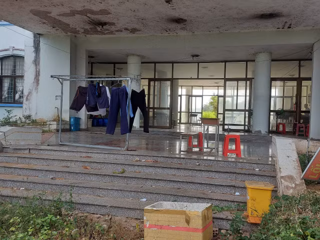 Trà Vinh: Xót xa ngôi trường đầu tư hàng chục tỷ đồng từ tiền ngân sách lại bỏ hoang? - Hình 4 Tra Vinh: Xot xa ngoi truong dau tu hang chuc ty dong tu tien ngan sach lai bo hoang?-Hinh-4
