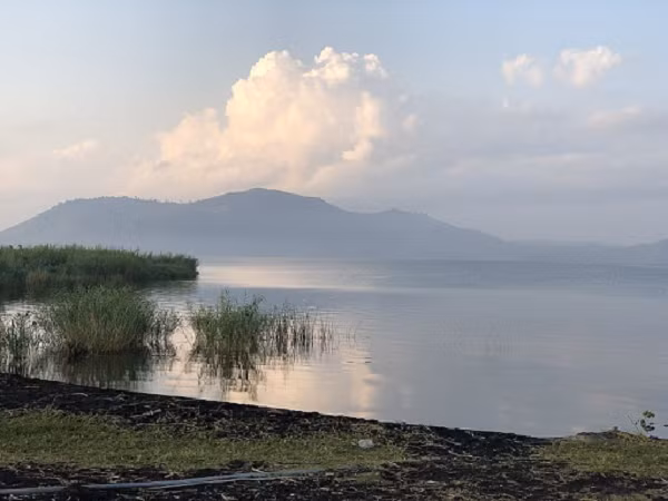 Hồ nước đẹp như tranh nhưng ẩn chứa mối đe dọa đáng sợ - Hình 7 Ho nuoc dep nhu tranh nhung an chua moi de doa dang so-Hinh-7