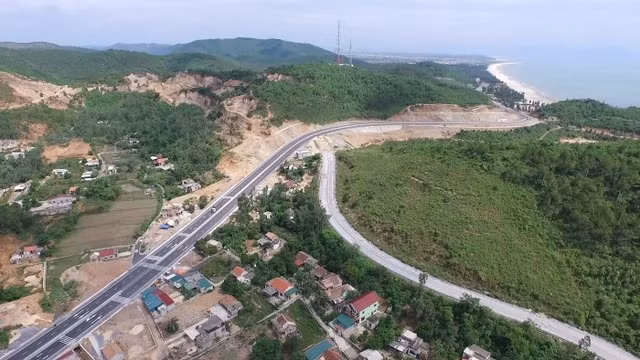 Tasco kinh doanh thua lỗ: Ông chủ Phạm Quang Dũng là ai? - Hình 2 Tasco kinh doanh thua lo: Ong chu Pham Quang Dung la ai?-Hinh-2