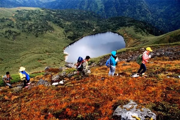 Hồ nước huyền bí có tài 'hô mưa gọi gió' ở Trung Quốc - Hình 5 Ho nuoc huyen bi co tai 'ho mua goi gio' o Trung Quoc-Hinh-5