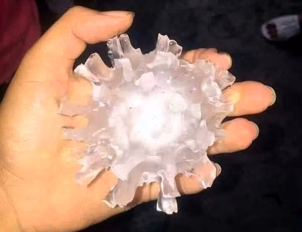 Vì sao có hiện tượng mưa đá hình virus Corona? Vi sao co hien tuong mua da hinh virus Corona?