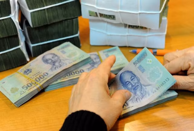 Nganh nao huong loi tu dot cat giam lai suat dieu hanh vua qua?