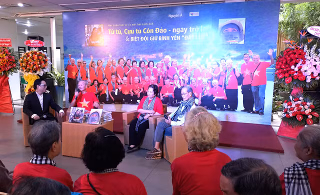 Nghệ sĩ nhiếp ảnh Nguyễn Á triển lãm và ra mắt hai sách ảnh Nghe si nhiep anh Nguyen A trien lam va ra mat hai sach anh