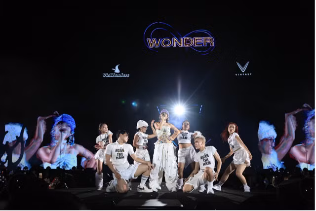 Nhìn lại những khoảnh khắc thăng hoa tại siêu đại nhạc hội 8Wonder - Hình 13 Nhin lai nhung khoanh khac thang hoa tai sieu dai nhac hoi 8Wonder-Hinh-13