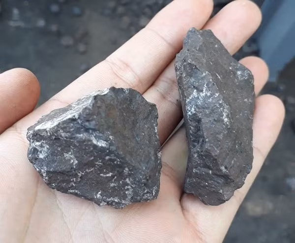 Mê mẩn kim loại xám hồng đang được đại gia săn lùng ráo riết - Hình 8 Me man kim loai xam hong dang duoc dai gia san lung rao riet-Hinh-8