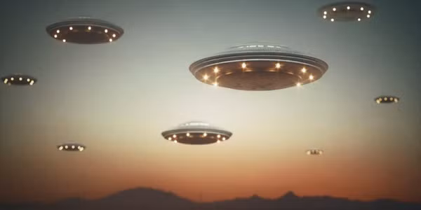 Nu phi cong My tung cham tran UFO va tiet lo gay rung dong-Hinh-6