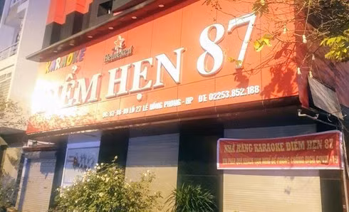 Cach ly xa hoi vi COVID-19: Quan karaoke, bar van 'ngoai dong cua, trong ruou bia ma tuy'-Hinh-21