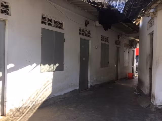 Hoang hon nghe tieng keu that thanh cua co gai trong phong tro luc 2h sang