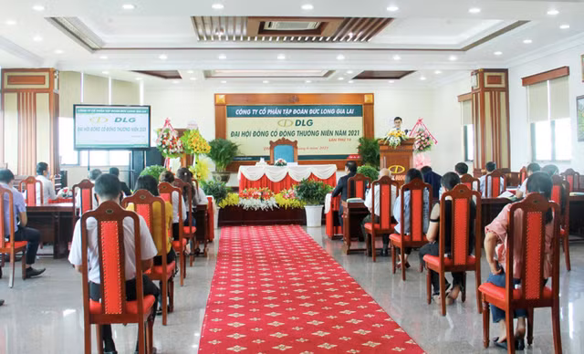 Lanh dao Duc Long: Co phieu DLG tro ve menh gia trong tuong lai khong xa