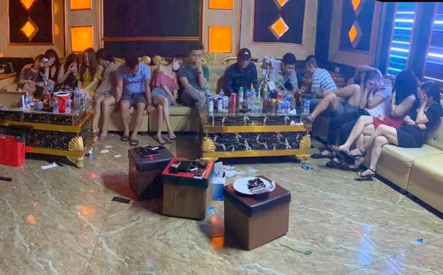 Rủ nhau bay lắc, 76 thanh niên bị cách ly luôn ở karaoke My Friend - Hình 2 Ru nhau bay lac, 76 thanh nien bi cach ly luon o karaoke My Friend-Hinh-2