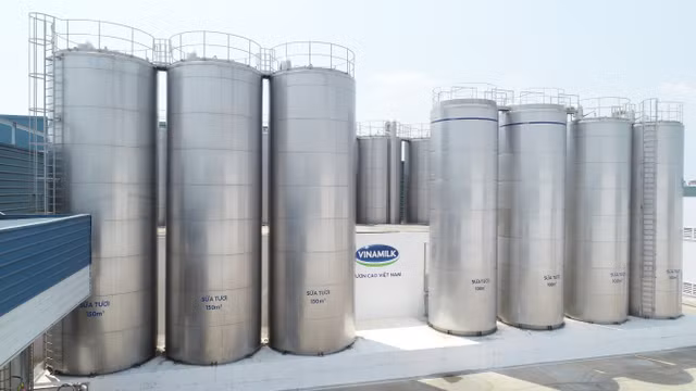 Đoàn bộ nông nghiệp Hoa Kỳ đến thăm và làm việc tại nhà máy sữa Việt Nam - Hình 8 Doan bo nong nghiep Hoa Ky den tham va lam viec tai nha may sua Viet Nam-Hinh-8