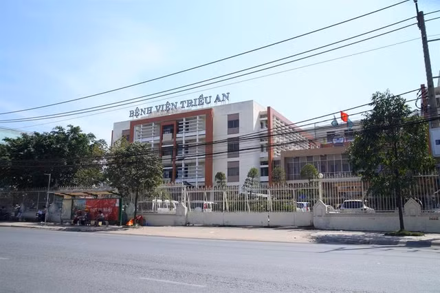 Hé lộ lãi lỗ bệnh viện của ông Trầm Bê trong mùa dịch COVID-19 He lo lai lo benh vien cua ong Tram Be trong mua dich COVID-19
