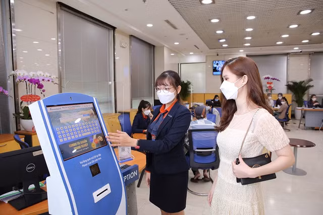 Giam du phong giup lai rong Sacombank gap 2,3 lan, no xau gan gap doi