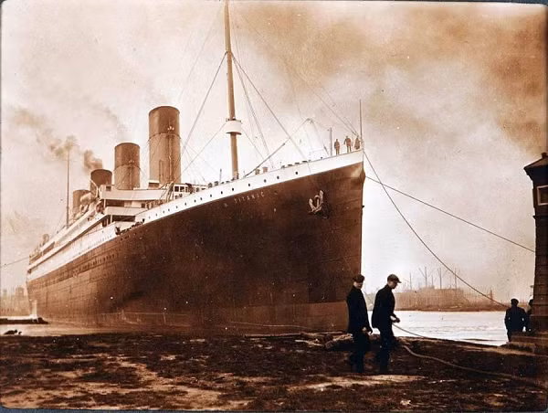 Titanic thuc te co xa hoa long lay nhu tren phim?