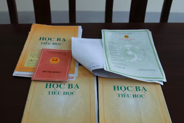Khởi tố hai đối tượng làm giả hồ sơ cầu thủ trẻ tại CLB Sông Lam Nghệ An - Hình 3 Khoi to hai doi tuong lam gia ho so cau thu tre tai CLB Song Lam Nghe An-Hinh-3