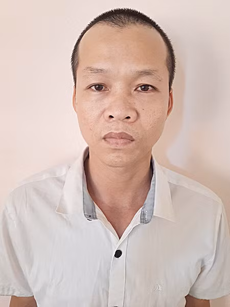 Người đàn ông chở bé gái 13 tuổi vào nhà nghỉ quan hệ tình dục nhiều lần Nguoi dan ong cho be gai 13 tuoi vao nha nghi quan he tinh duc nhieu lan