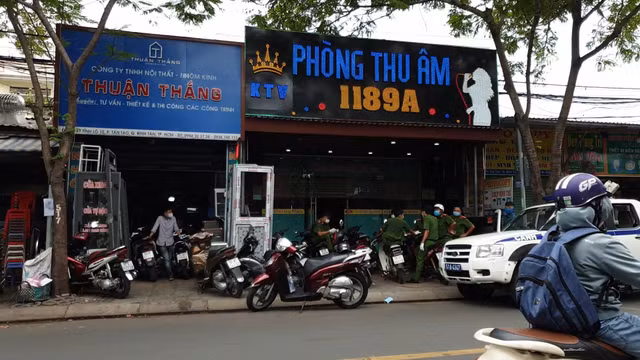 28 nguoi Trung Quoc nhap canh trai phep tron trong phong thu am o Sai Gon