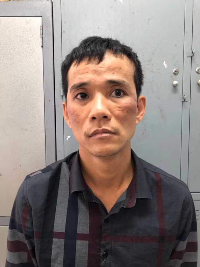 Tên cướp về nhà thăm vợ con thì bị bắt Ten cuop ve nha tham vo con thi bi bat