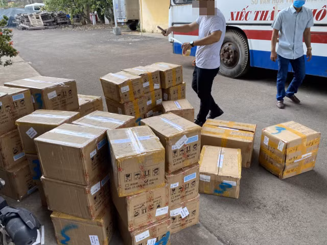 Kho mỹ phẩm nhập lậu của người phụ nữ từng đăng quang cuộc thi sắc đẹp ở Hàn Quốc Kho my pham nhap lau cua nguoi phu nu tung dang quang cuoc thi sac dep o Han Quoc