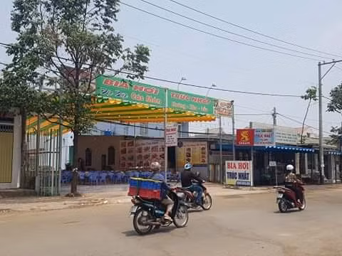 Khởi tố Thượng uý công an gọi giang hồ truy sát người đàn ông ở quán nhậu Khoi to Thuong uy cong an goi giang ho truy sat nguoi dan ong o quan nhau