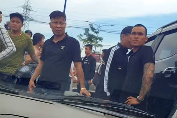Giang '36' cùng đàn em vây xe công an ở Đồng Nai hầu toà - Hình 2 Giang '36' cung dan em vay xe cong an o Dong Nai hau toa-Hinh-2